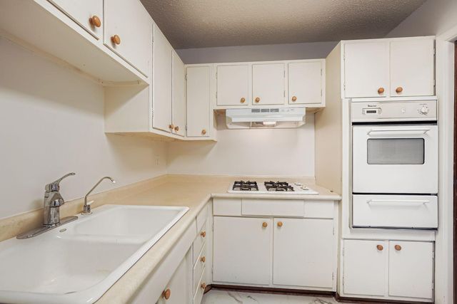 1912 Dupont Avenue S 407, Minneapolis, MN 55403