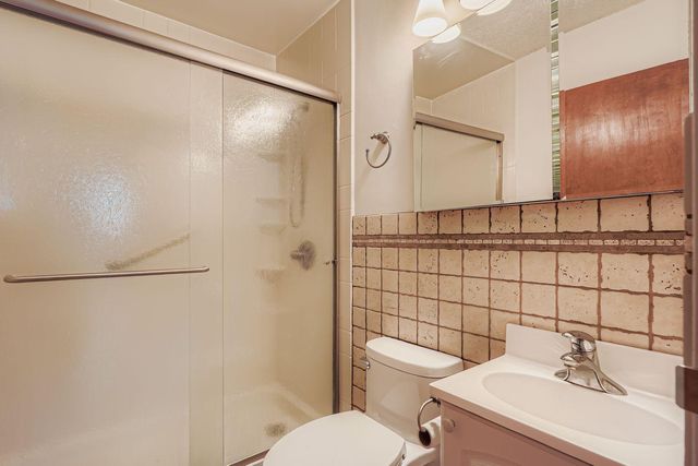 1912 Dupont Avenue S 407, Minneapolis, MN 55403