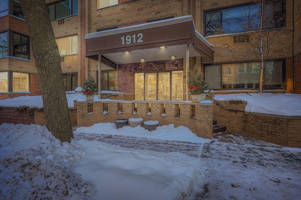 1912 Dupont Avenue S 407, Minneapolis, MN 55403