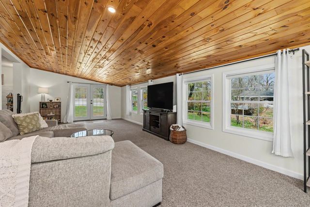 96 Fordway Extension, Derry, NH 03038