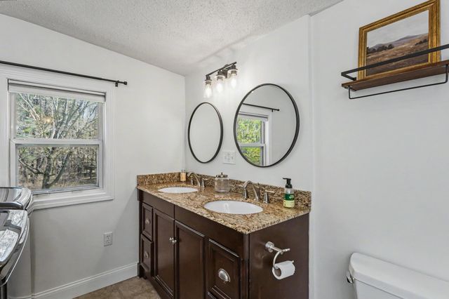 96 Fordway Extension, Derry, NH 03038