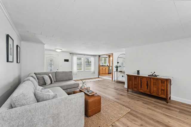 96 Fordway Extension, Derry, NH 03038