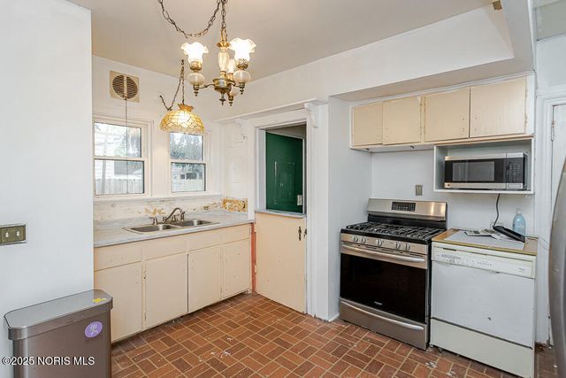 2316 Westbrook Drive, Toledo, OH 43613