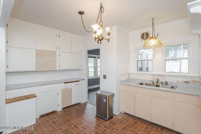 2316 Westbrook Drive, Toledo, OH 43613