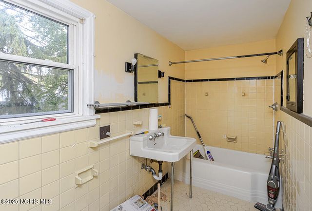 2316 Westbrook Drive, Toledo, OH 43613