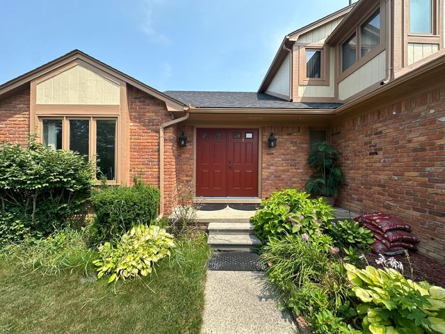 5470 Cheltenham Drive, Troy, MI 48098