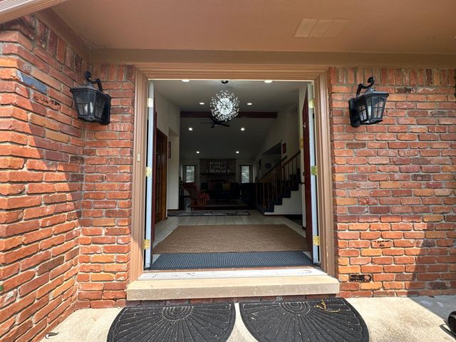 5470 Cheltenham Drive, Troy, MI 48098