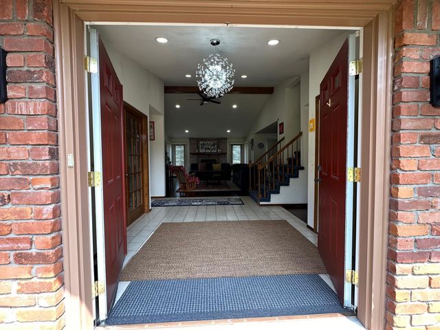 5470 Cheltenham Drive, Troy, MI 48098