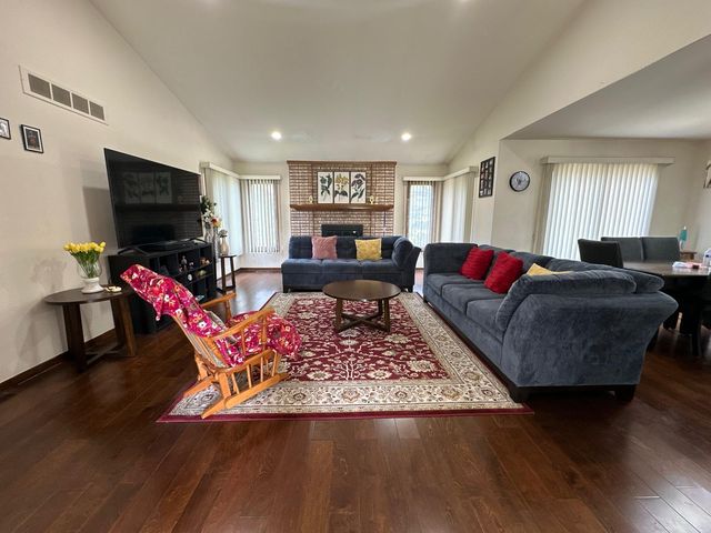 5470 Cheltenham Drive, Troy, MI 48098