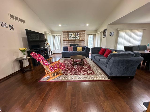 5470 Cheltenham Drive, Troy, MI 48098