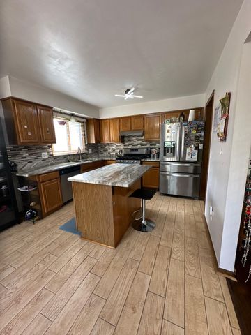 5470 Cheltenham Drive, Troy, MI 48098