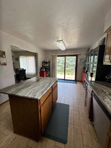 5470 Cheltenham Drive, Troy, MI 48098