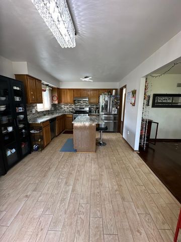 5470 Cheltenham Drive, Troy, MI 48098