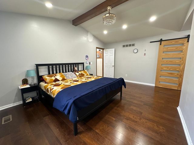 5470 Cheltenham Drive, Troy, MI 48098