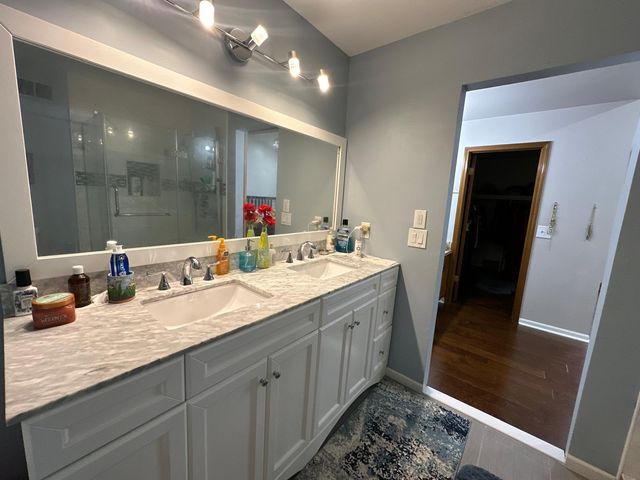 5470 Cheltenham Drive, Troy, MI 48098