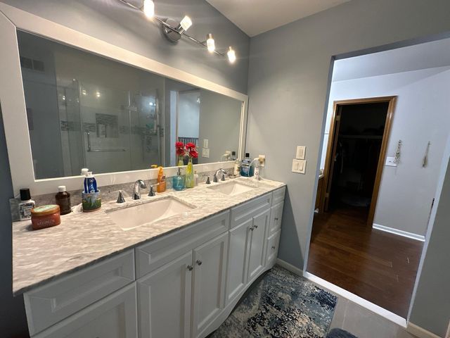 5470 Cheltenham Drive, Troy, MI 48098