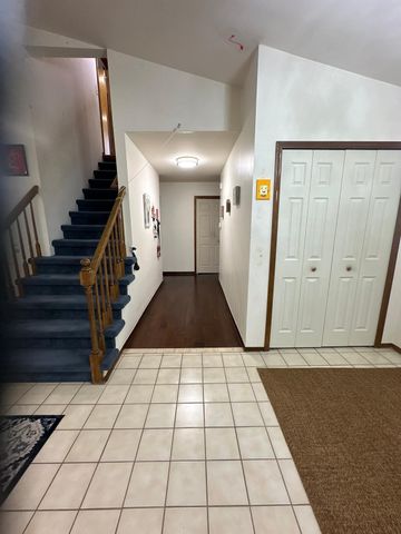 5470 Cheltenham Drive, Troy, MI 48098