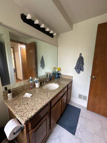 5470 Cheltenham Drive, Troy, MI 48098