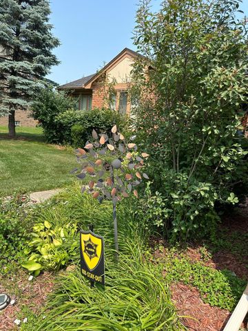 5470 Cheltenham Drive, Troy, MI 48098