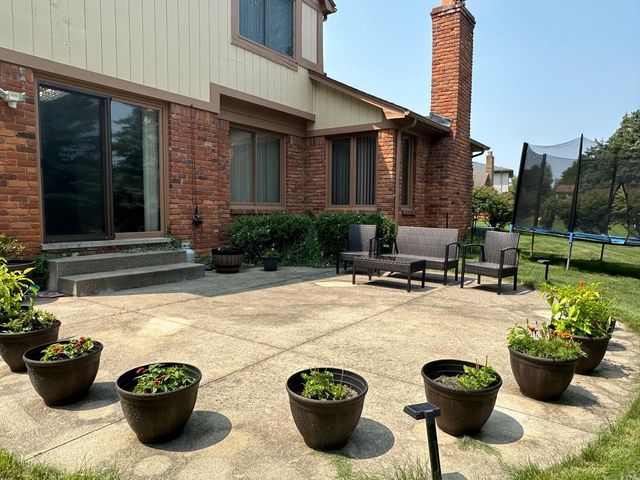 5470 Cheltenham Drive, Troy, MI 48098