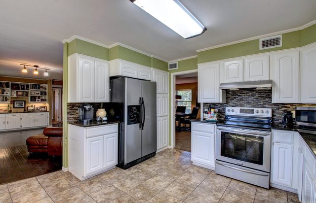 2800 Gray Fox Lane, Jacksonville, AR 72076