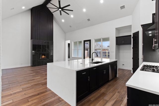 15509 york, Selma, TX 78154