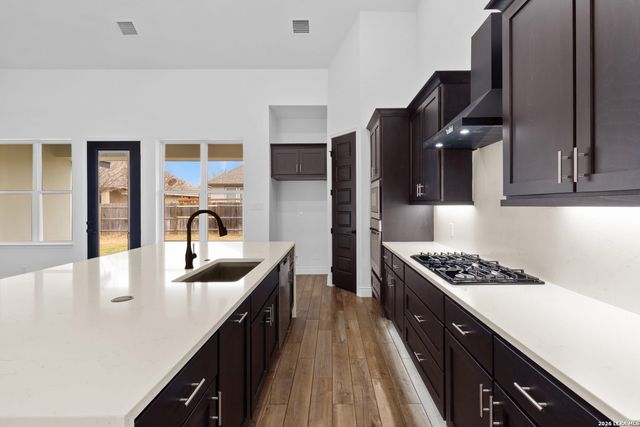 15509 york, Selma, TX 78154