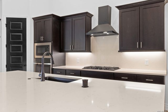 15509 york, Selma, TX 78154