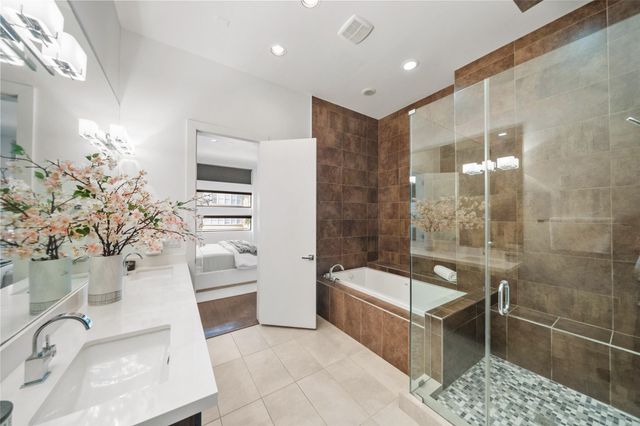 316 Birdsall Street, Houston, TX 77007