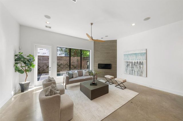 316 Birdsall Street, Houston, TX 77007