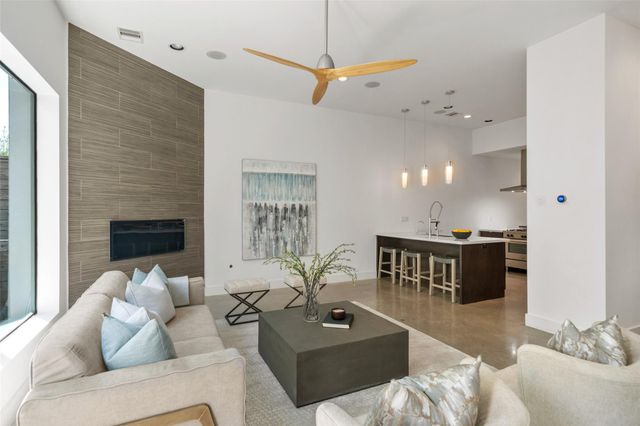 316 Birdsall Street, Houston, TX 77007