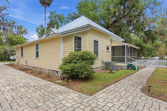 6070 AVENUE F, Mc Intosh, FL 32664