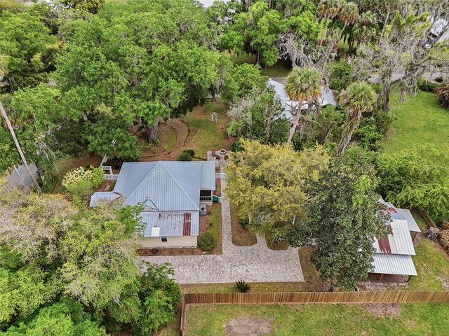 6070 AVENUE F, Mc Intosh, FL 32664