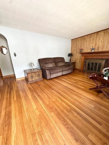 15 Cannon Rock Road, Lynn, MA 01904