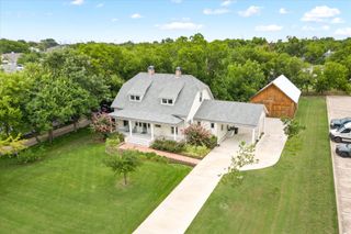 404 E Wall Street, Grapevine, TX 76051
