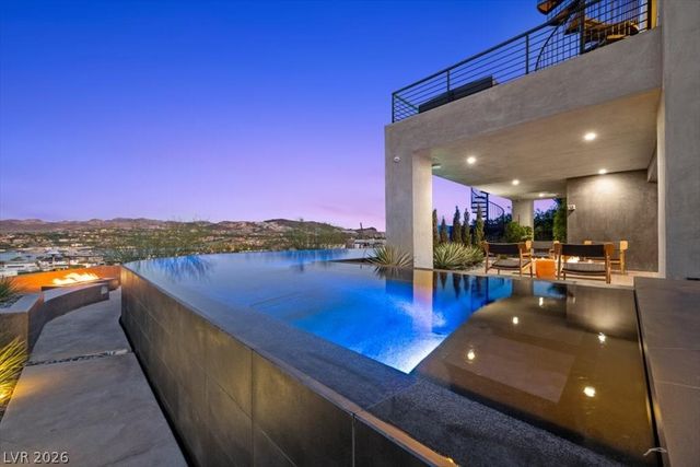 32 Highland Cove Lane, Henderson, NV 89011