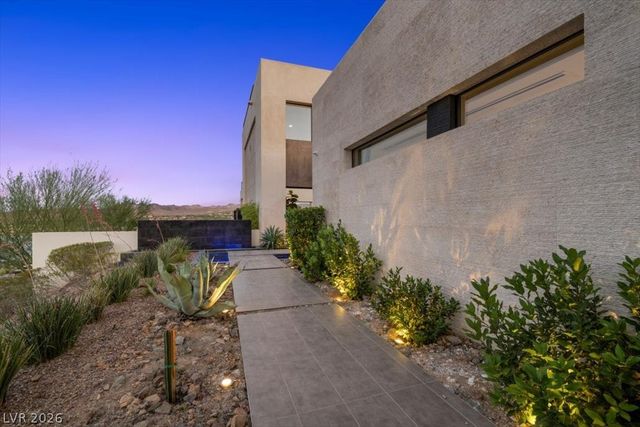 32 Highland Cove Lane, Henderson, NV 89011