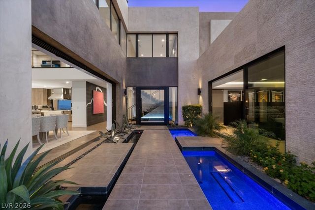 32 Highland Cove Lane, Henderson, NV 89011