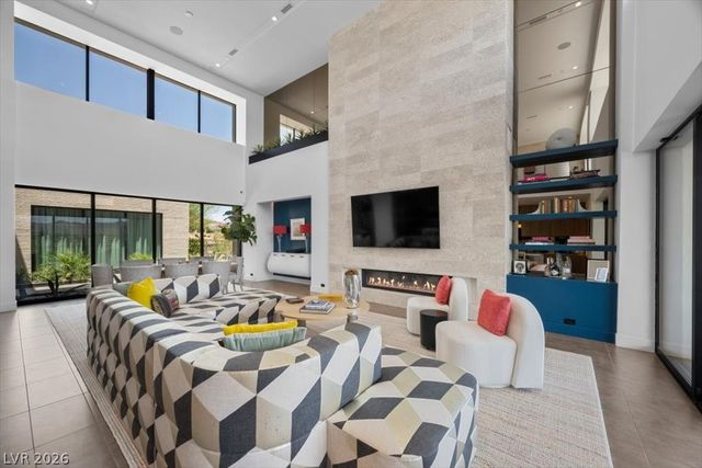 32 Highland Cove Lane, Henderson, NV 89011