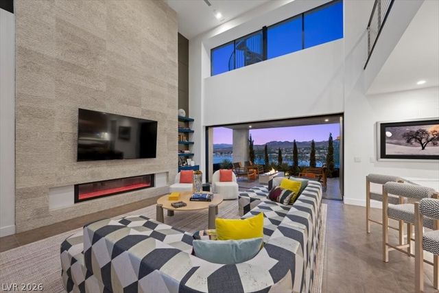 32 Highland Cove Lane, Henderson, NV 89011