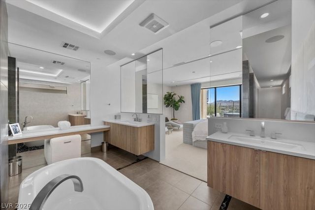 32 Highland Cove Lane, Henderson, NV 89011