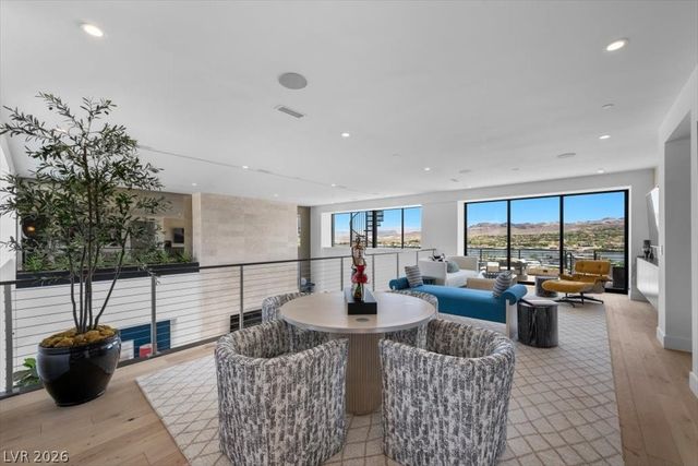 32 Highland Cove Lane, Henderson, NV 89011
