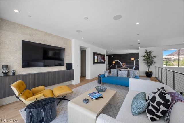 32 Highland Cove Lane, Henderson, NV 89011
