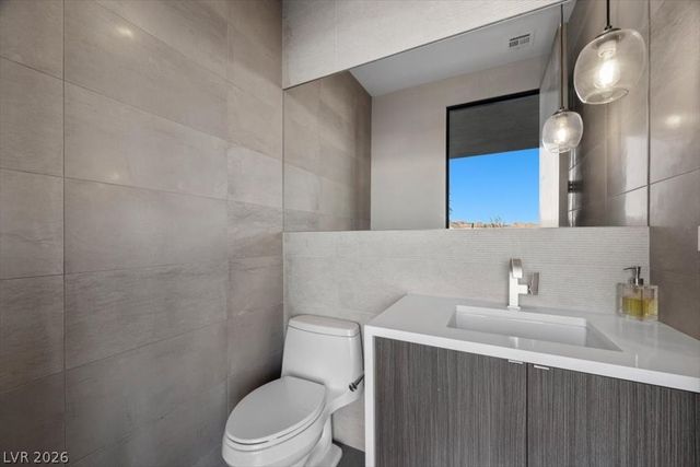 32 Highland Cove Lane, Henderson, NV 89011