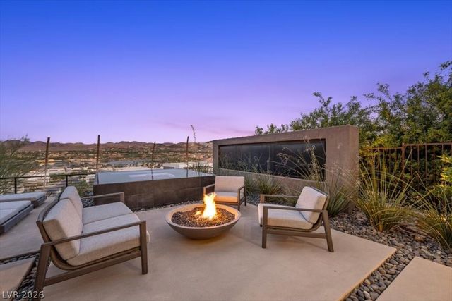 32 Highland Cove Lane, Henderson, NV 89011