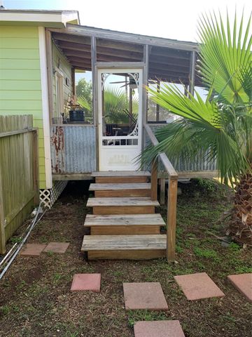 142 Tarpon Drive, Palacios, TX 77465