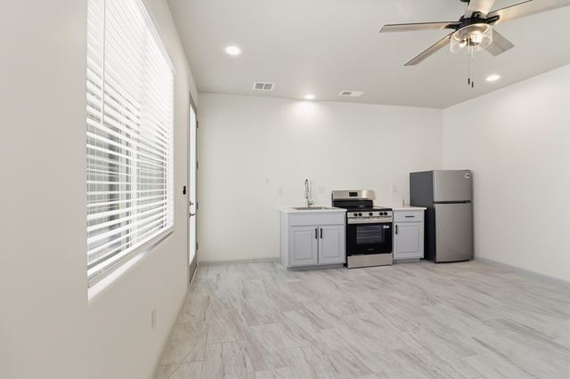 413 Holly Court SE, Rio Rancho, NM 87124