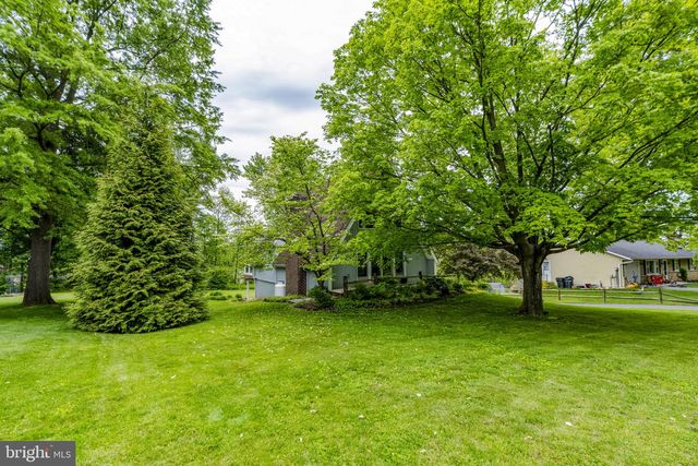 30 PINE CREST DR, Denver, PA 17517