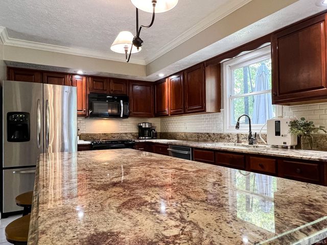 10314 Shefield Court, Newburgh, IN 47630