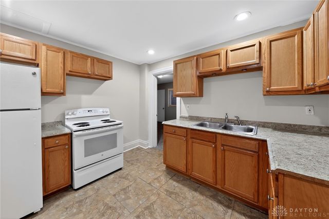 2527 S Dixie Drive, Dayton, OH 45409